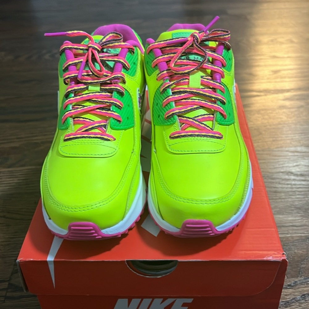 Nike Air Max 90 LTR (GS) | Color-Volt/Multi-Color/Fire Pink - Picture 10 of 10